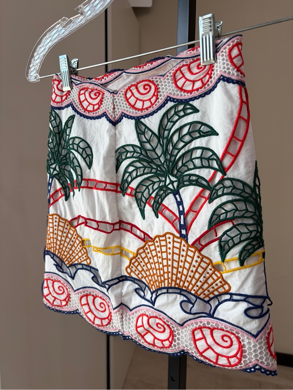 FARM Rio TROPICAL GRAPHIC RICHELIEU SKIRT
OFF WHITE - Picture 13 of 14
